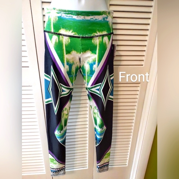 NWT Women's Onzie theonzie Graphic Legging Yoga Pants size S/M - Picture 1 of 9